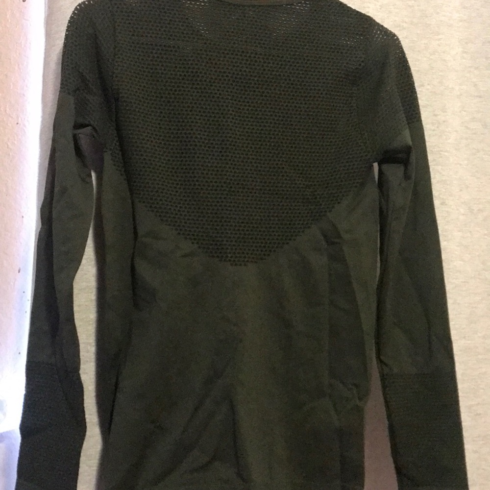 Never used Fabletics Seamless Top - Picture 2 of 3